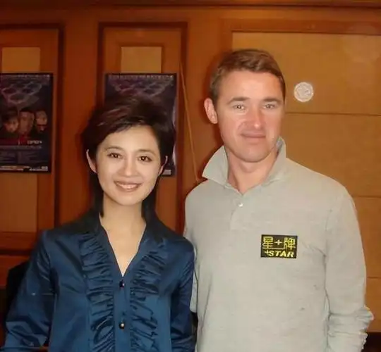 富豪丁健爱上前央视女主播,与原配摊牌后离婚,2个孩子都给前妻