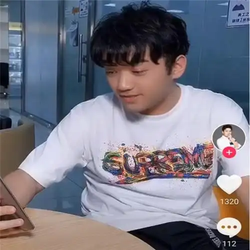 靠小雨爆红的尤浩然报考北电两次被拒现在瘦身大变样