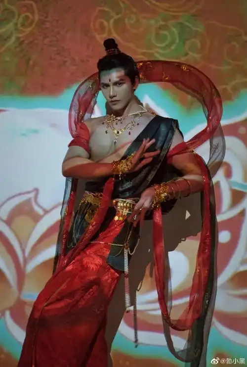 勃小黑超话#敦煌飞天##男菩萨##成都欢乐谷国风潮玩节#一些现场.