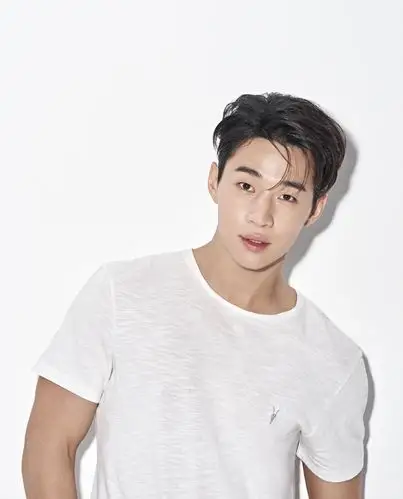 刘宪华曝最新帅照开启元气模式