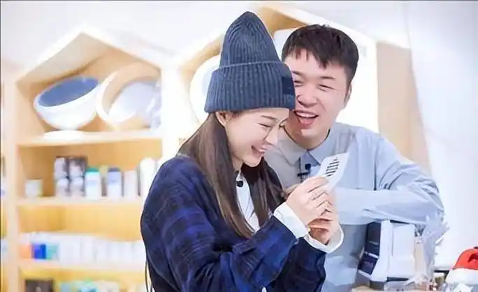 开300w跑车拉老妈,穿老头衫戴毛线帽,体重疑似反弹_减肥_沈梦辰_感情