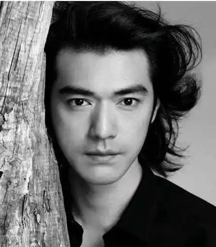 金城武:现在每年过年亲戚聚会都不参加,跟我吃饭他们会不开心_明星