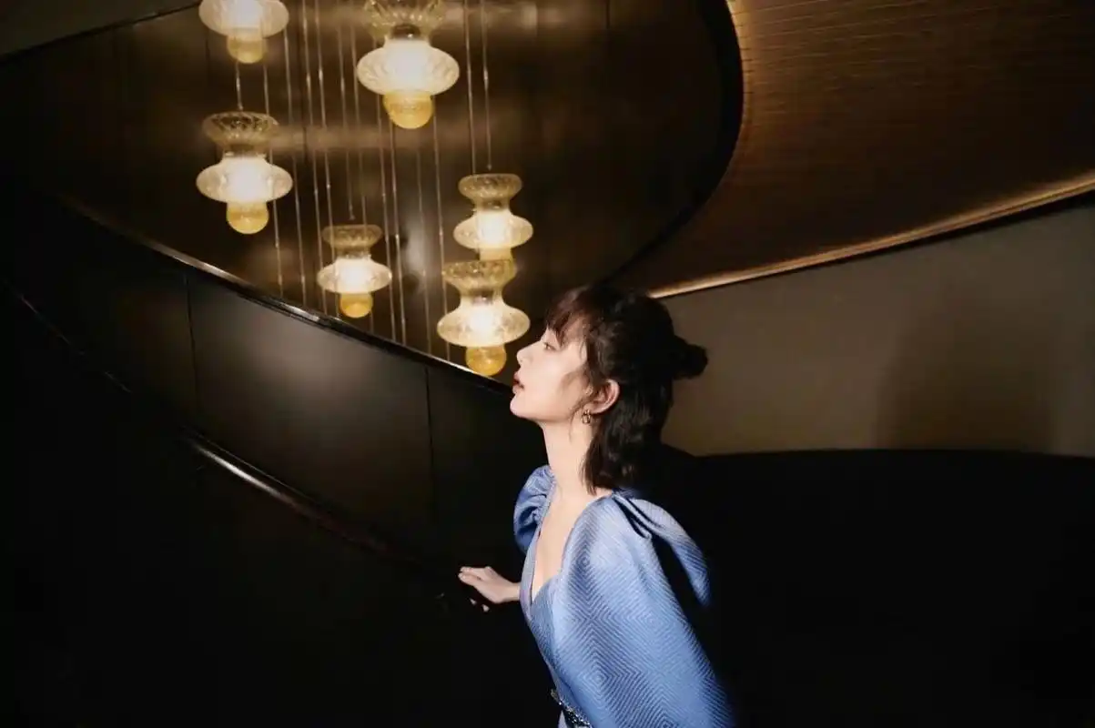 杨紫壁纸你一笑我就沦陷了沦陷在你眼中那一抹白月光般的温柔