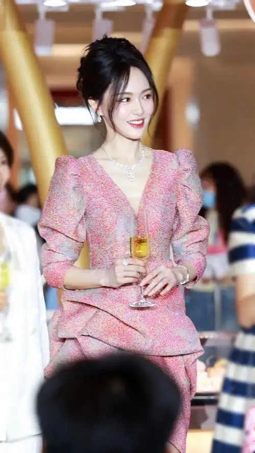 唐嫣活动生图##唐嫣六福珠宝全球代言人