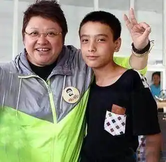 原创原创46岁的韩红为何现在仍是单身对男人产生了抗拒心理还是为了