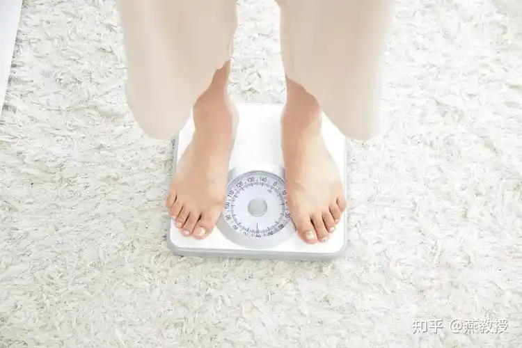 体重就是代表胖瘦的一切吗?你想得太简单了,燕教授表示还得看它 - 知