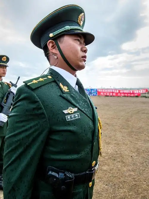 【图片4】军人的风采--蜂鸟论坛照片套图