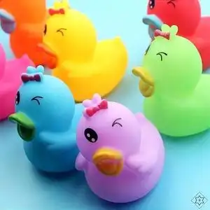 小鸭子玩具捏捏叫发声