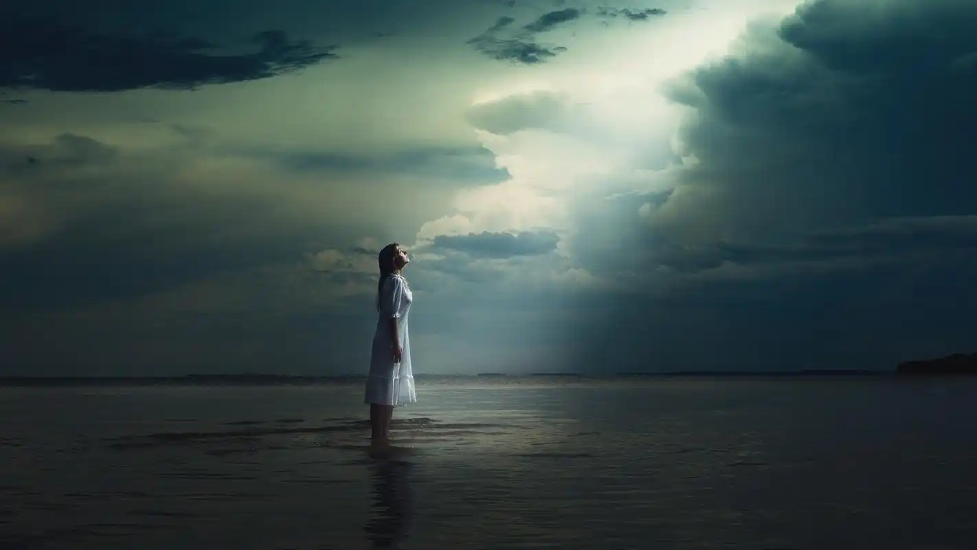 女生一个人的孤单图片