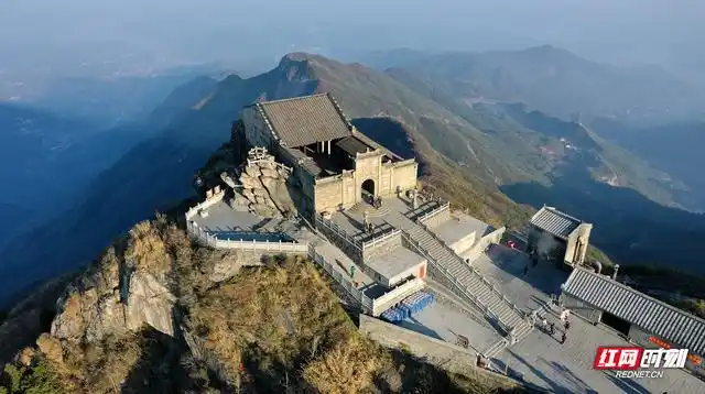 南岳第一高峰祝融峰之巅.吴思静/摄