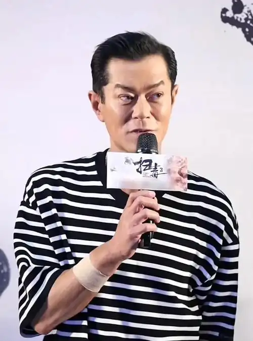 科技脸和自然脸的区别看完这12位香港老牌男神近照你就知道