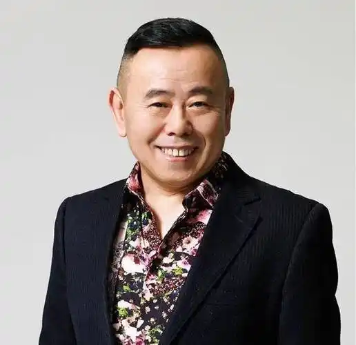 因此潘长江还告诫当下的年轻女生,如果你的老公原先对你很好,突然就