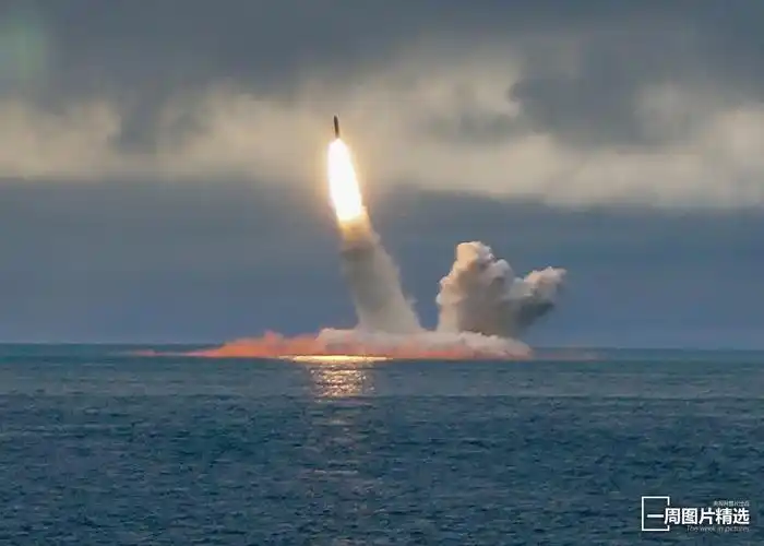 戈鲁基"号核潜艇试射了"布拉瓦"(bulava)和"轻舟"(sineva)弹道导弹