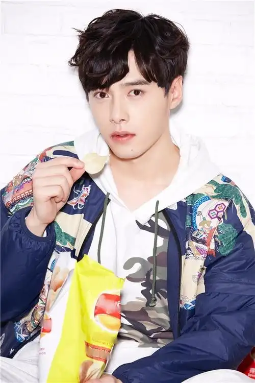 1/5 治愈系美少年!方逸伦阳光帅气眼神撩人