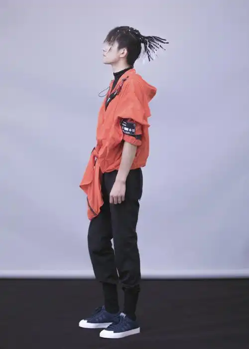 易烊千玺街舞舞台照