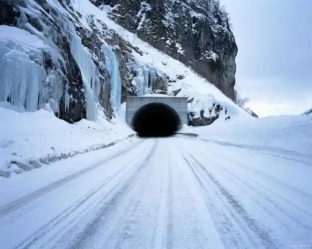 高寒地区隧道主动加热保温防冻方法——保温隔热层 电伴热