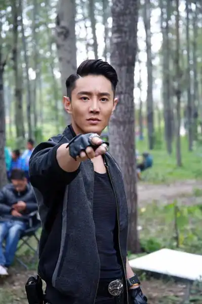 李昕亮经纪公司经纪人怎么联系热点迪丽热巴minibazaar十二月刊