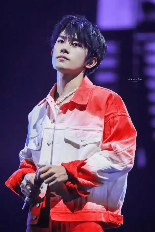 明星系列壁纸～易烊千玺