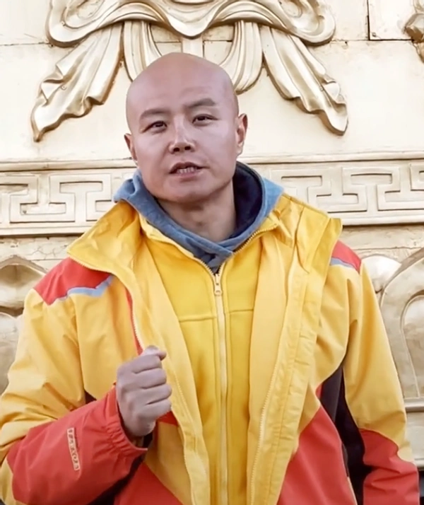 乐嘉近照太显老,面色蜡黄褶子多,不送女儿上学却逼她习武?