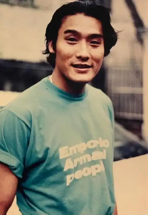 梁家辉为何被称为千面影帝?从变态阿婆到西装帅哥,换装随便演