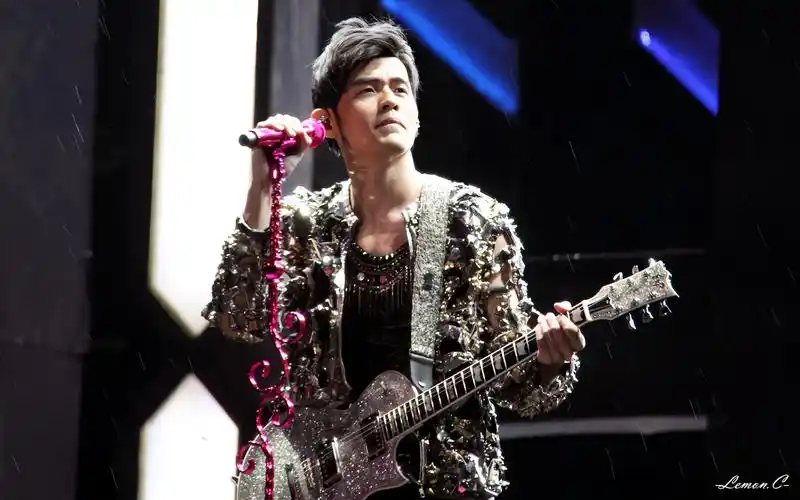 重感冒脊椎炎周杰伦无比卖力的三场演唱会合集