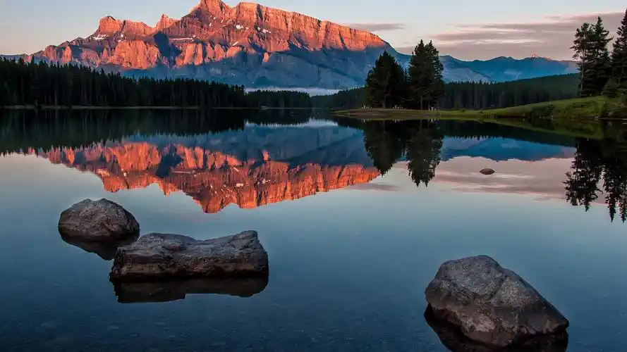 风景优美的洛基山脉桌面壁纸
