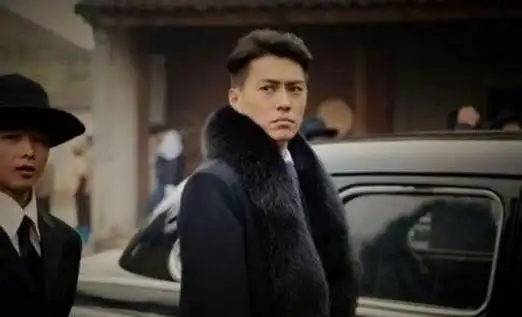 国家一级演员靳东的低调情史:错的时间遇见江珊,后娶二婚的李佳