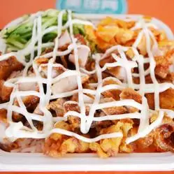 沙拉脆皮鸡炸鸡饭