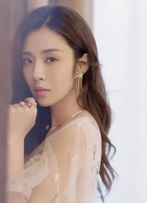 王晓晨个人资料及年龄(演员事业和爱情的坎坷经历介绍)-心语百科