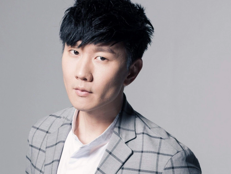 一组林俊杰的帅气图片,快来欣赏吧.写真集也是十分帅气了.