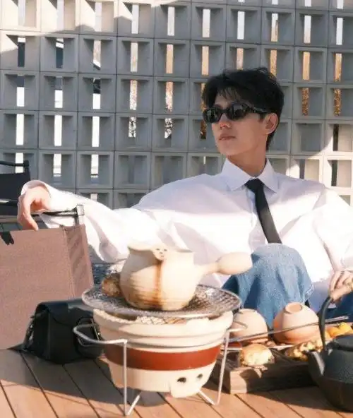 杨洋最新状态曝光,暴瘦10斤瘦成纸片人,这是怎么了?