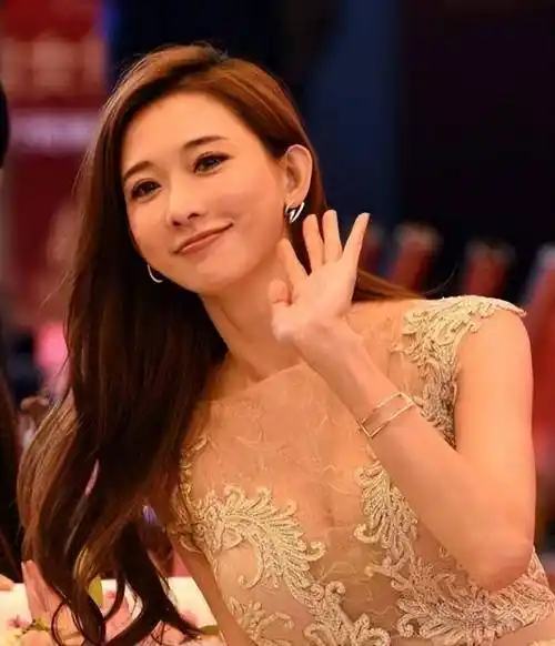 有种"整容"叫婚后林志玲,褪去美颜滤镜,私下真实的她老态尽显_黑泽