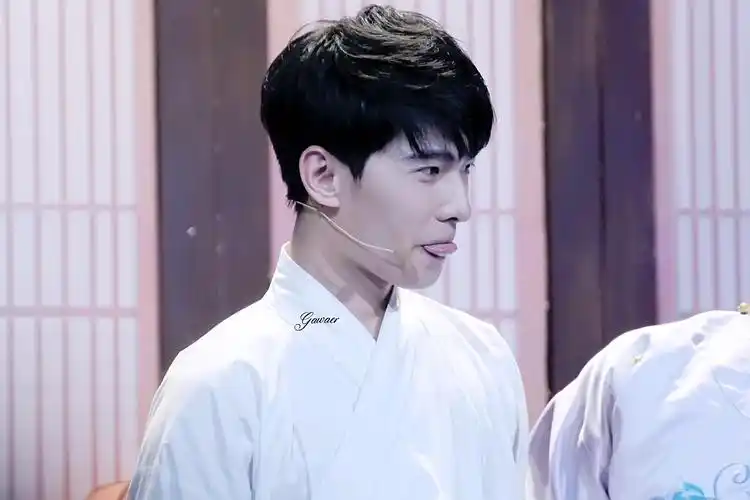 杨洋我们都爱笑cr微博皮要脸