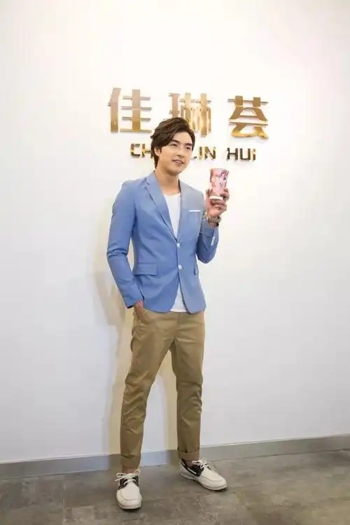 恶魔贺军翔来江南西啦只为一杯从台湾来的黑糖蒟蒻奶茶