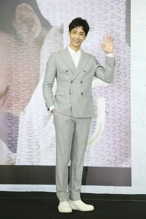 刘以豪首张ep《u》举办个人发片记者会 率先清唱新歌抢先听