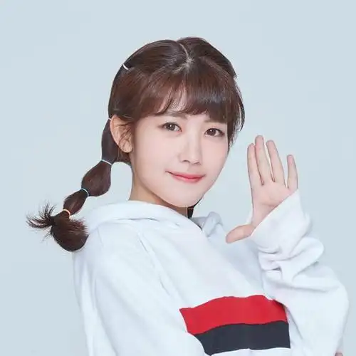 演艺经历2014年10月参加sing女团偶像大赛,成功晋级前十名,成为sing