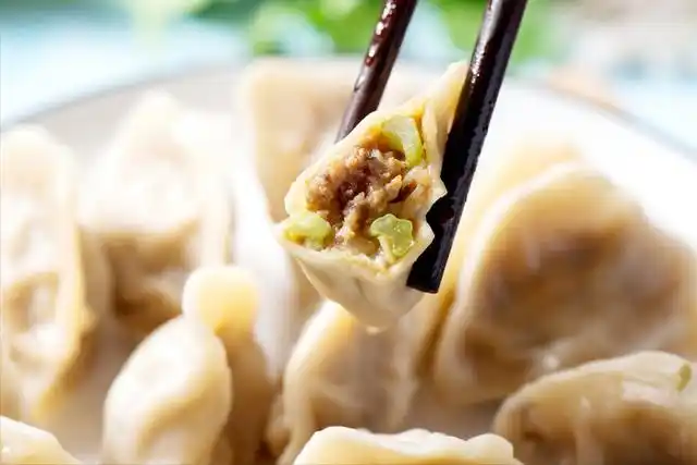 做羊肉馅饺子,调料不要乱放,记住这2点,鲜嫩多汁,不膻也不腥