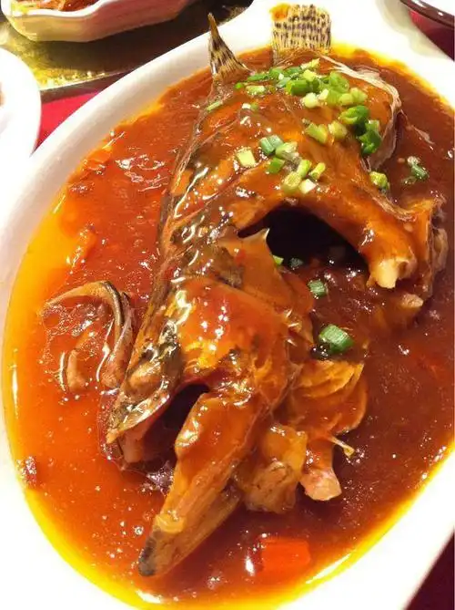 徽菜是中国汉菜八大菜系之一,但徽菜仅代表徽州菜,不能代表安徽菜.