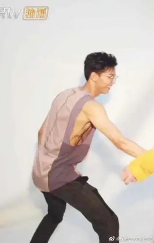 周峻纬身材真的好好