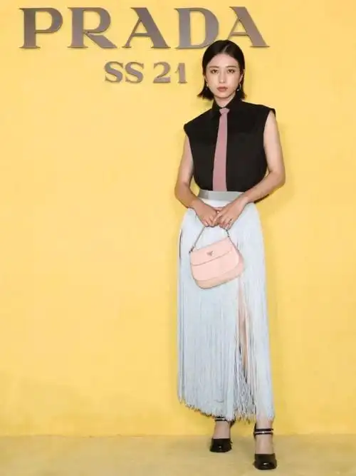 能让郑爽美上热搜蔡徐坤穿女装到底谁有这么大本事