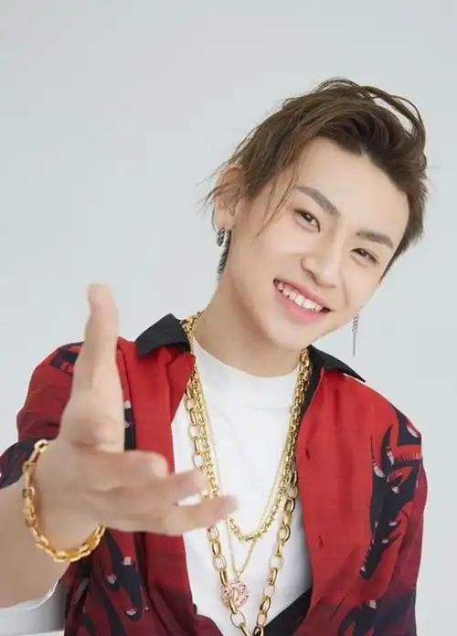 小鬼王凯琳秒删微博女友曝光粉丝脱粉回踩