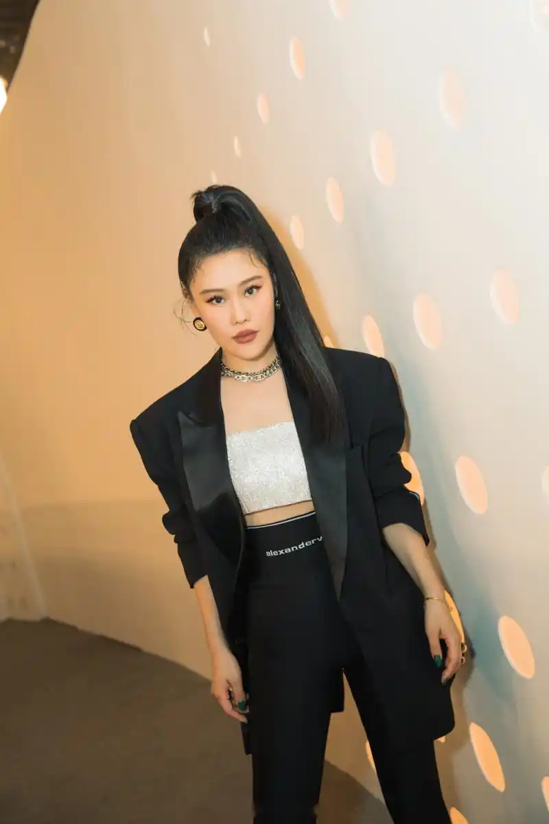 袁娅维# 袁娅维歌手突围成功拿下第一 金曲《盛夏光年》气场全开