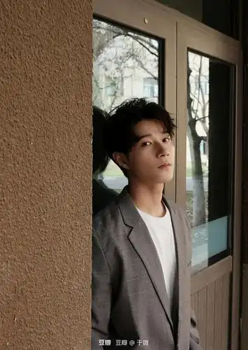 突然就被杨廷东迷得五迷三道的