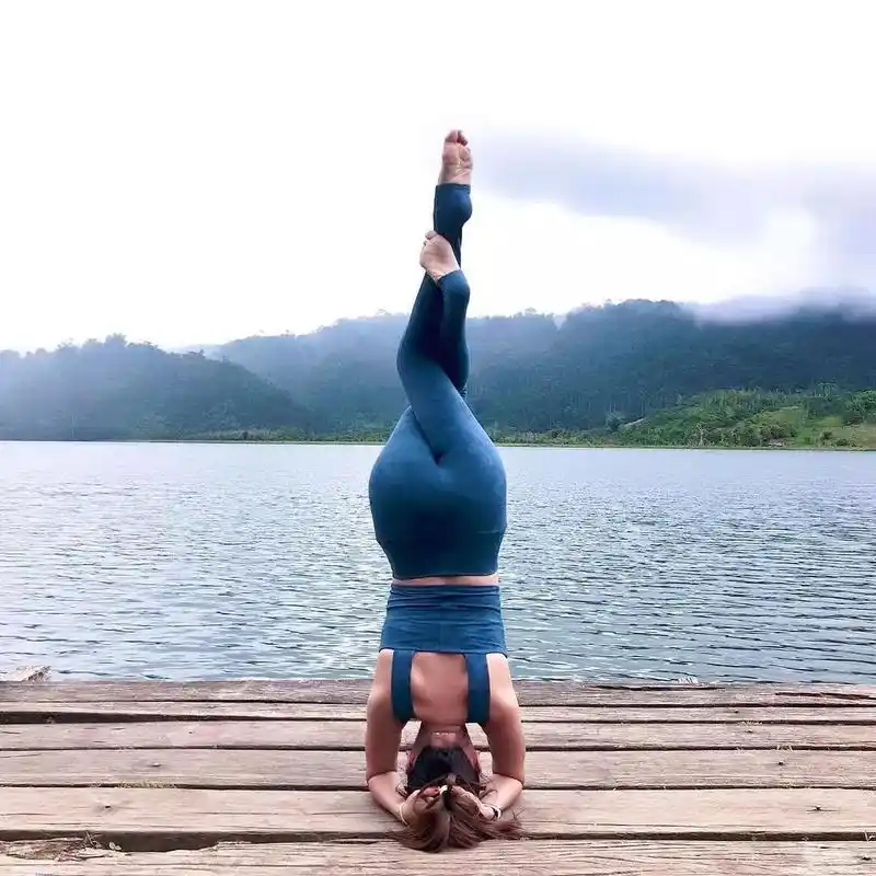 徐璐综艺造型穿修身吊带短裙显好身材坚持练瑜伽塑形又美体