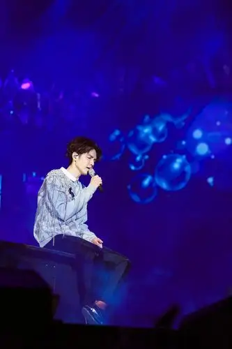 钟汉良巡演北京收官 携粉丝共庆"70岁"生日