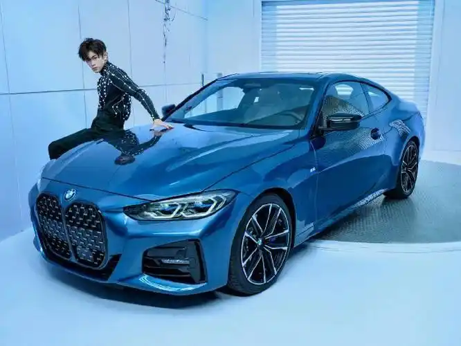 易烊千玺代言宝马4系coupe