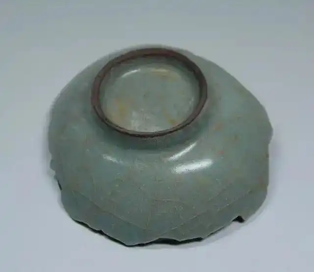 铮铮铁骨莹莹玉衣南宋龙泉官窑鉴赏