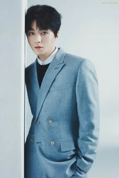 王俊凯杭州#  欣赏一些氛围感帅哥  @tfboys-王俊凯