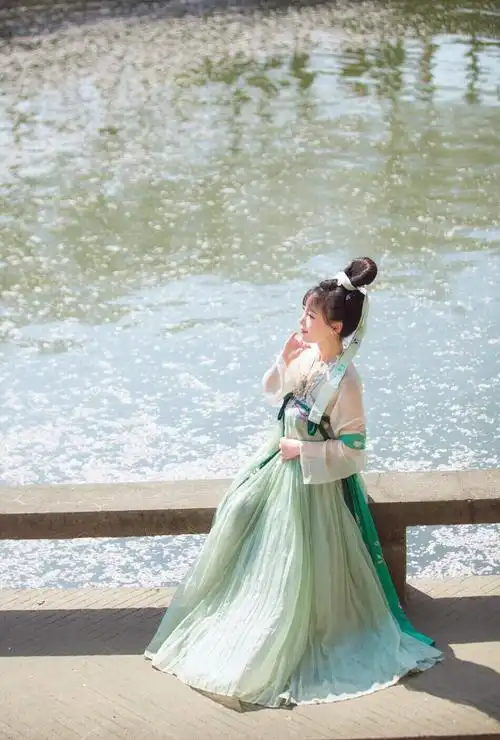 汉服女齐胸襦裙演出古装刺绣齐胸汉唐襦裙汉元素秋冬清新仙女汉服_7折