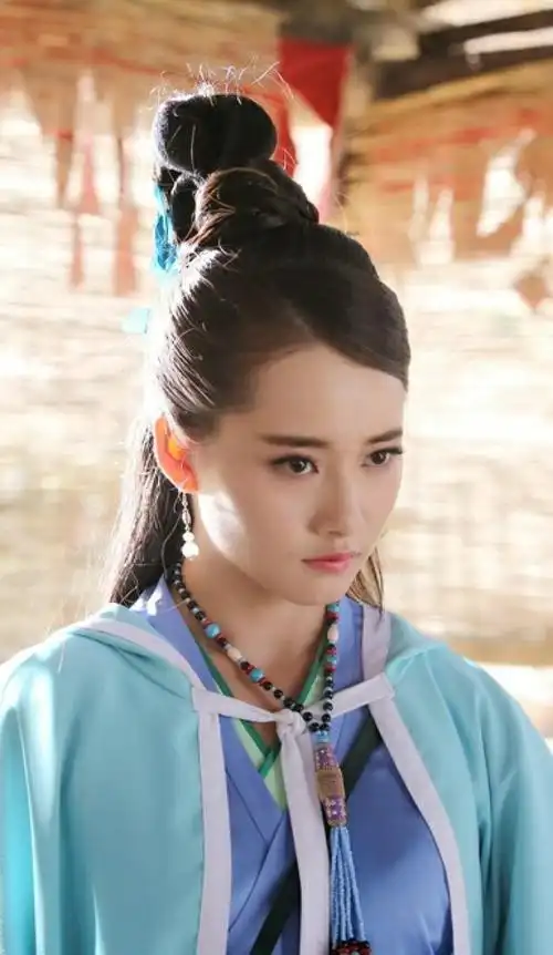 演艺经历柴碧云剧照2010年出演首部电影《寻找刘三姐》,饰演苗族公主